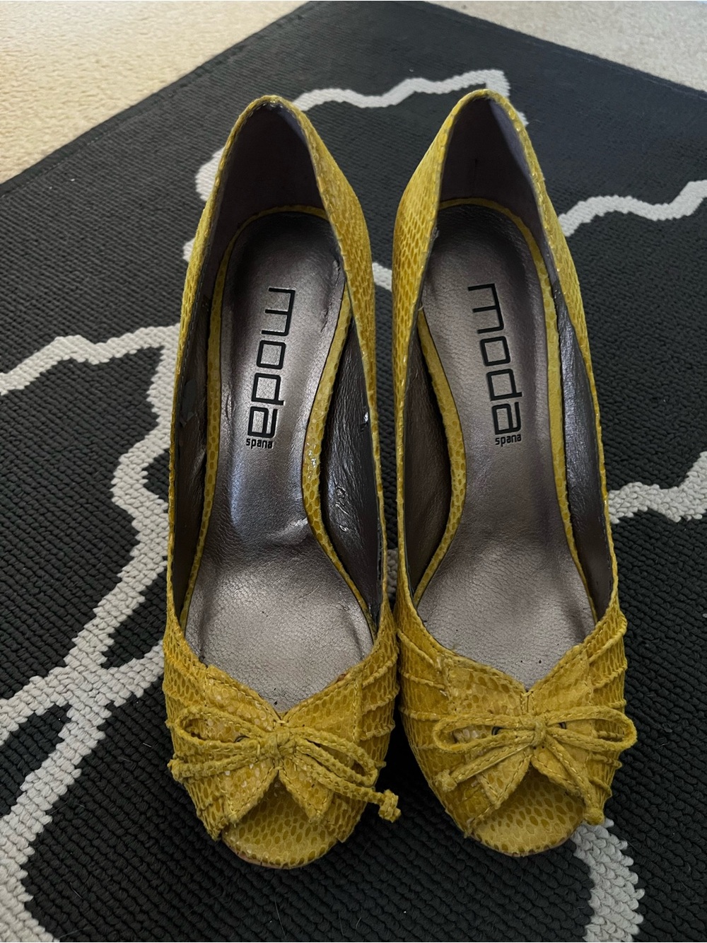 Moda Spana Yellow Peep-Toe Bow Heels